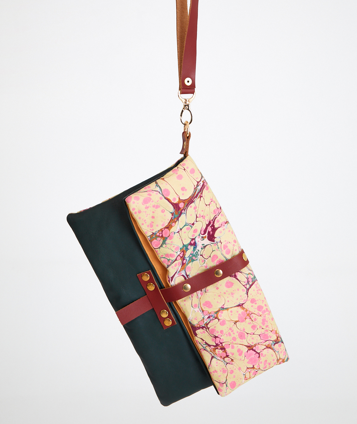 marbled-shoulder-bag-leather-clutch-on-cotton-fabric-07 Marbled Shoulder Bag: Leather Clutch - Made on Cotton Fabric